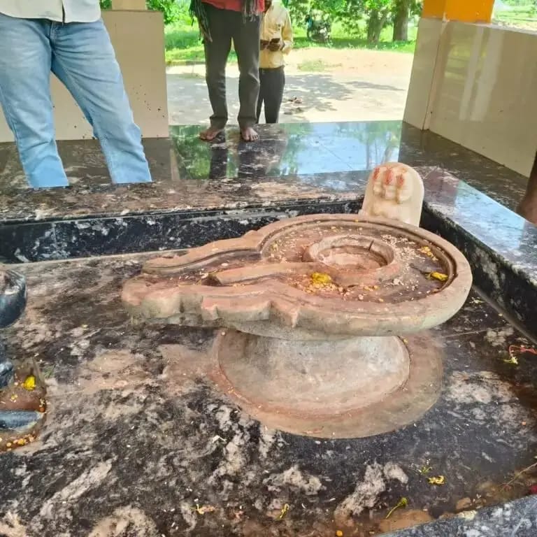 जिले के हरमो कटगो ,सारंगढ़ गांव में शिव मंदिर की मूर्ति हुई खंडित,ग्रामीणों में भारी गुस्सा